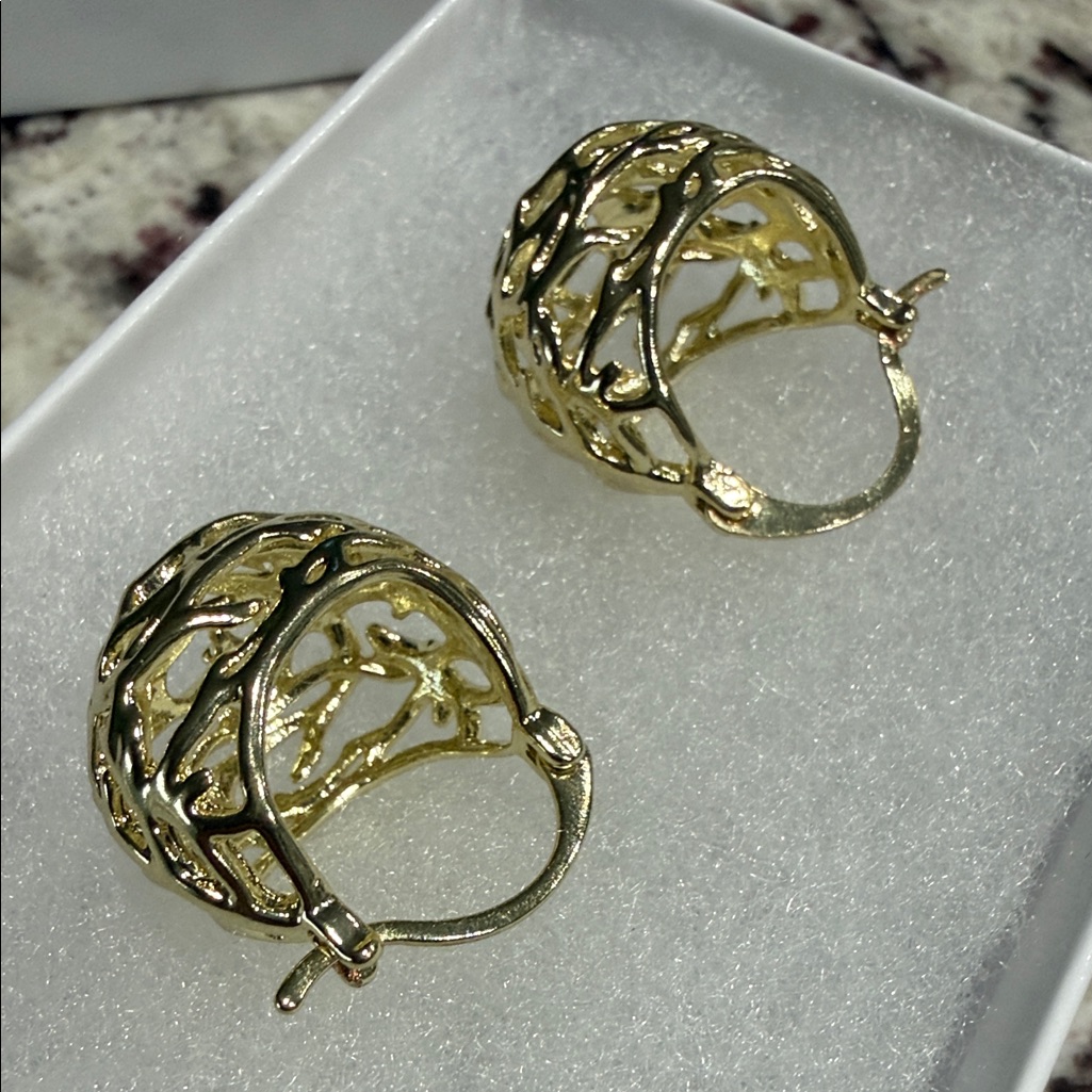 Elegant Vintage Gold Basket Weave Earrings